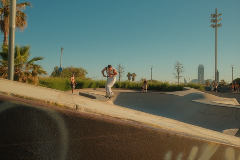 Travel, frame 30