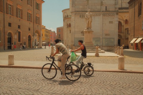 Travel, frame 7